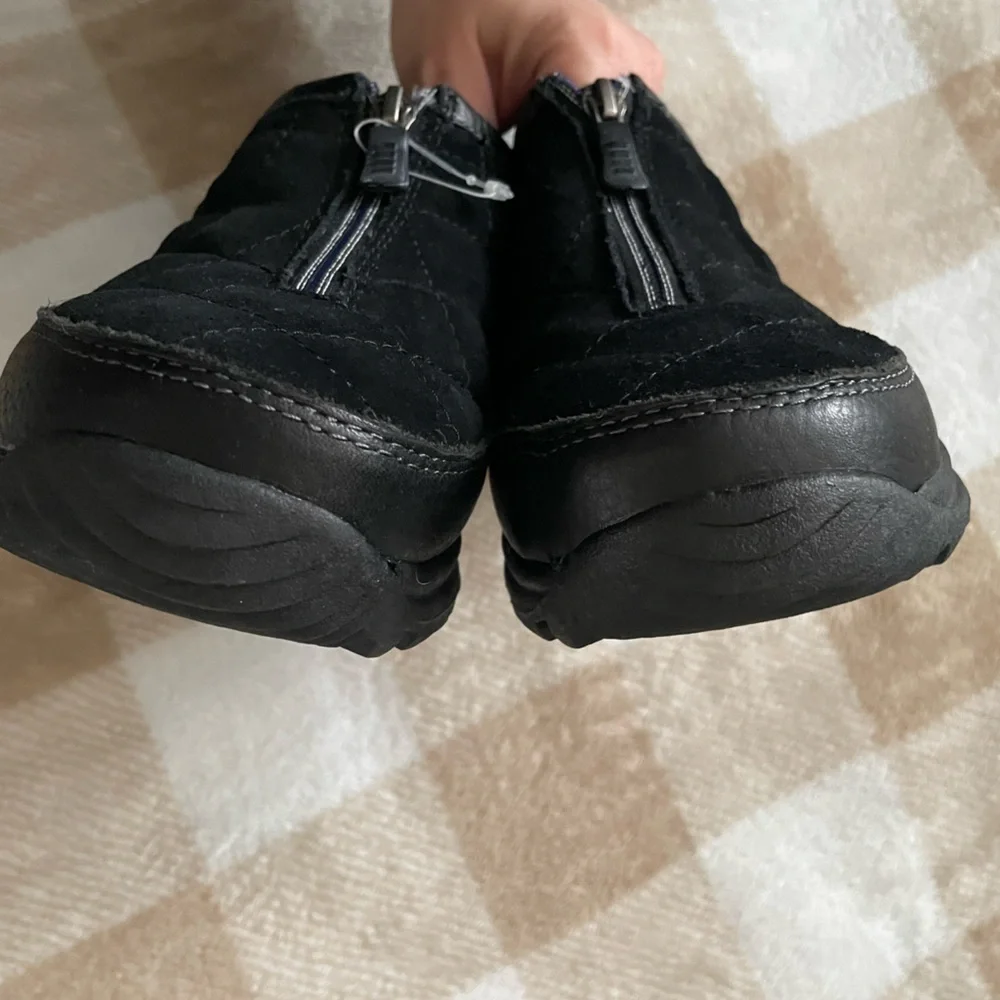 Lands End Leather Quilted Shoe size 7 Black Womens Casual Shoes New in Box